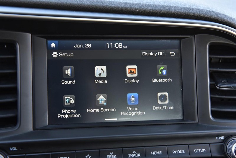 Hyundai Elantra Vehicle Full-screen Gallery Image 14