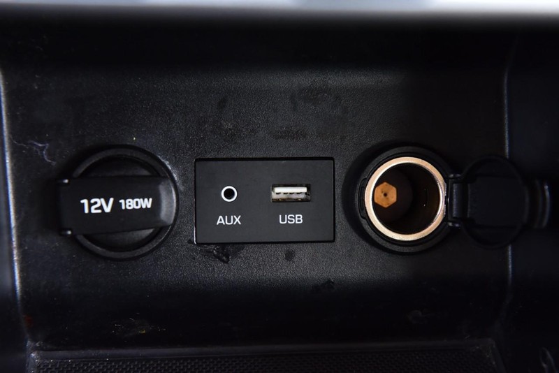 Hyundai Elantra Vehicle Full-screen Gallery Image 16