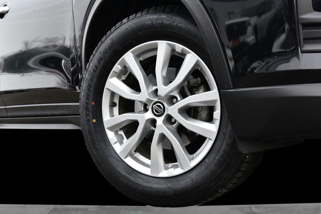 Nissan Rogue Vehicle Image 03