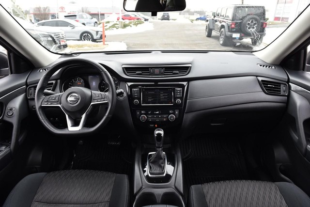 Nissan Rogue Vehicle Image 08