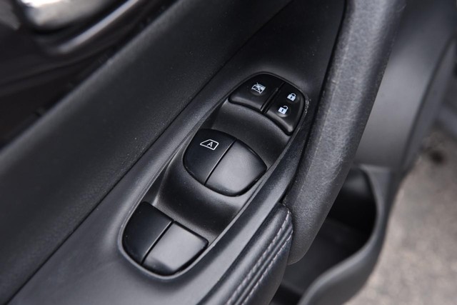 Nissan Rogue Vehicle Image 09