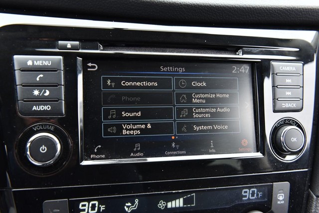 Nissan Rogue Vehicle Image 15