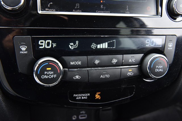 Nissan Rogue Vehicle Image 16