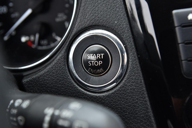 Nissan Rogue Vehicle Image 19