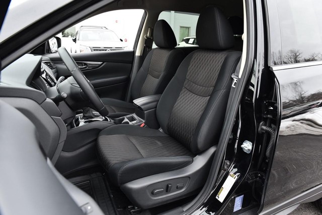 Nissan Rogue Vehicle Image 21