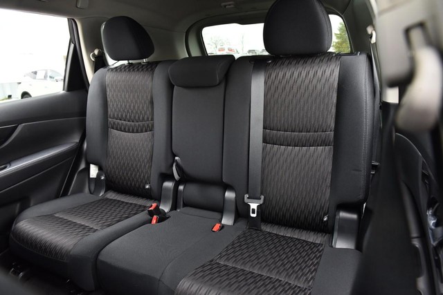 Nissan Rogue Vehicle Image 23