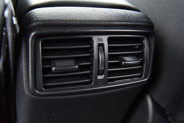 Nissan Rogue Vehicle Image 24