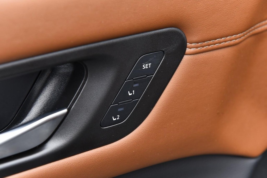 Nissan Pathfinder Vehicle Image 10