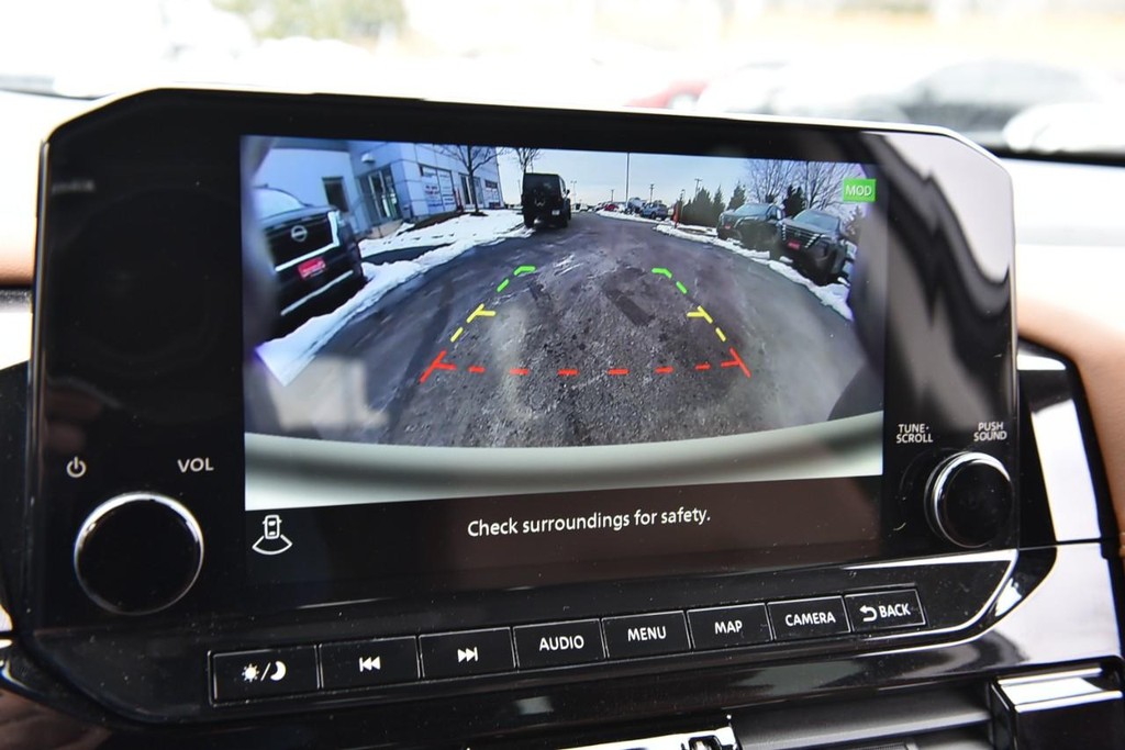 Nissan Pathfinder Vehicle Image 16