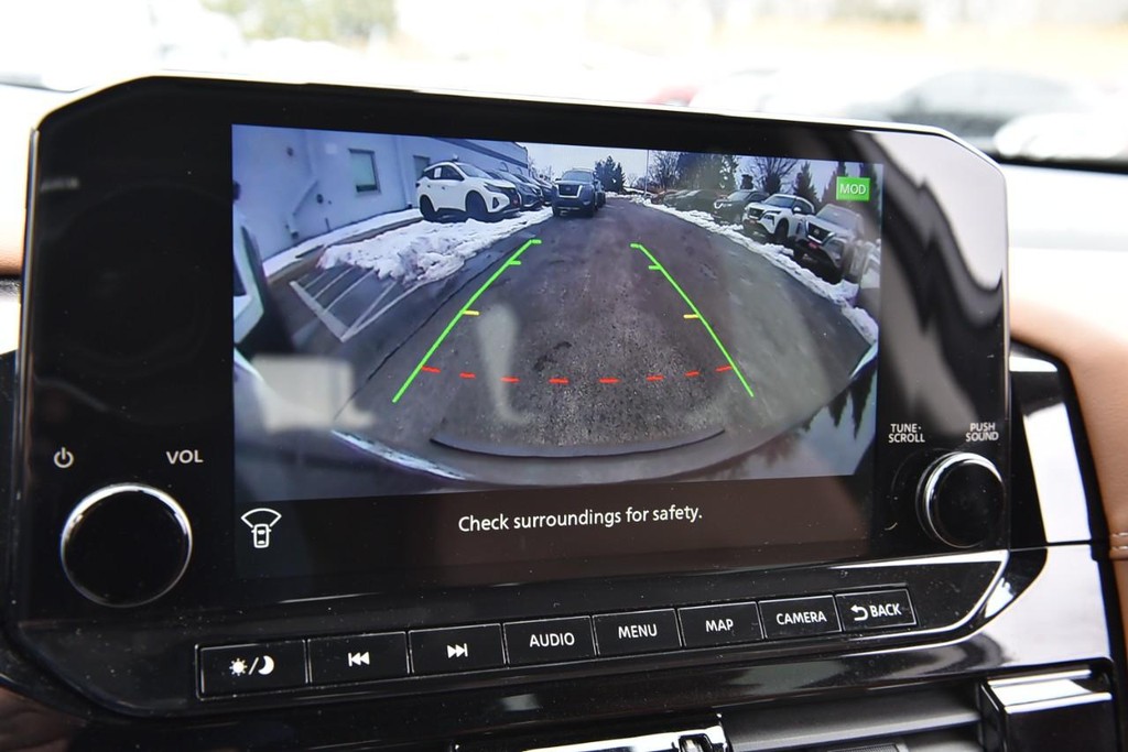 Nissan Pathfinder Vehicle Image 17