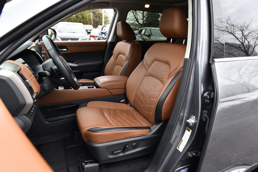 Nissan Pathfinder Vehicle Image 24