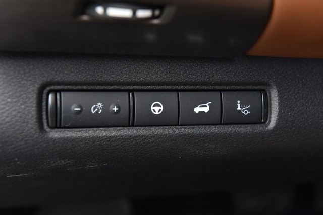 Nissan Pathfinder Vehicle Image 12