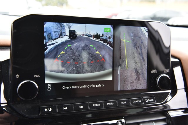 Nissan Pathfinder Vehicle Image 15