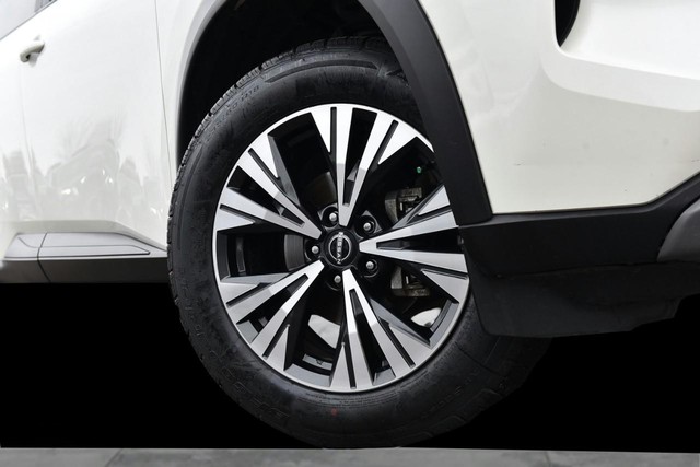 Nissan Rogue Vehicle Image 03