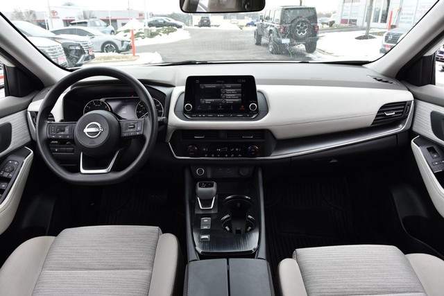 Nissan Rogue Vehicle Image 08