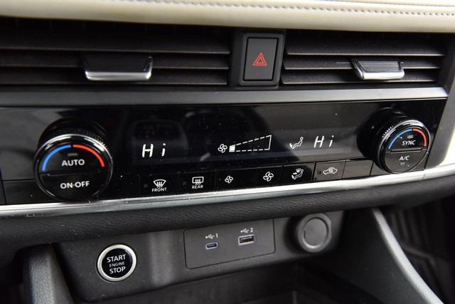 Nissan Rogue Vehicle Image 15