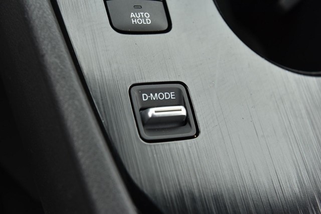 Nissan Rogue Vehicle Image 17