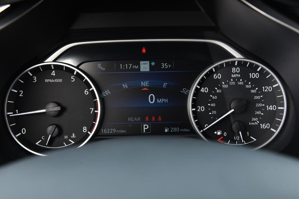 Nissan Murano Vehicle Image 14