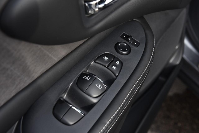 Nissan Murano Vehicle Image 09