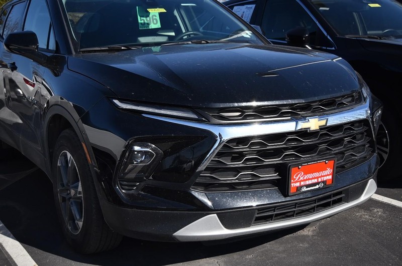 Chevrolet Blazer Vehicle Full-screen Gallery Image 02