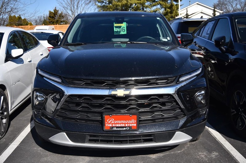 Chevrolet Blazer Vehicle Full-screen Gallery Image 03