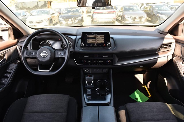 Nissan Rogue Vehicle Image 08