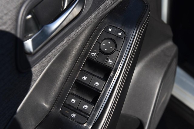 Nissan Rogue Vehicle Image 09