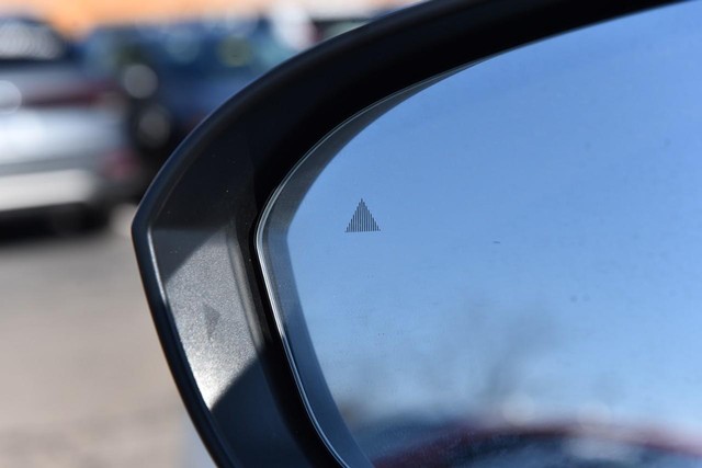 Nissan Rogue Vehicle Image 10