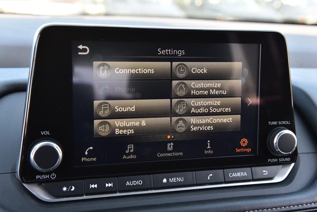 Nissan Rogue Vehicle Image 14