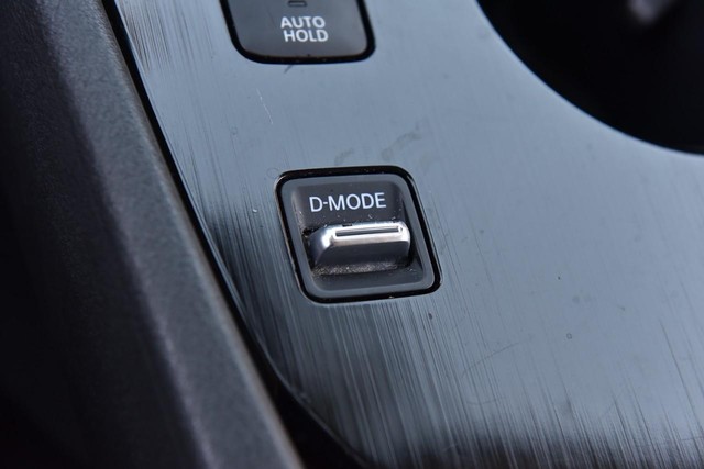 Nissan Rogue Vehicle Image 17