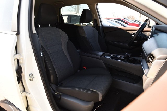 Nissan Rogue Vehicle Image 20