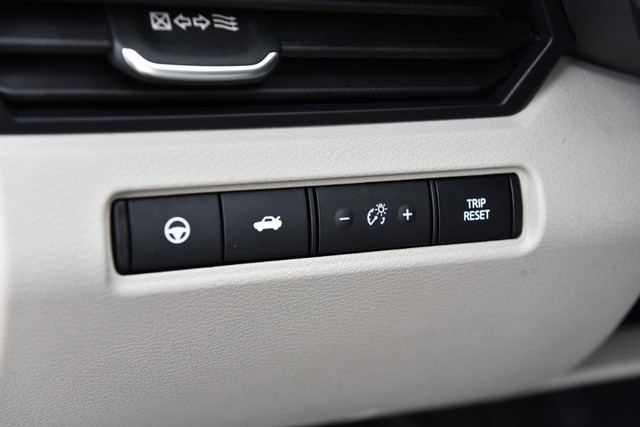 Nissan Altima Vehicle Image 11