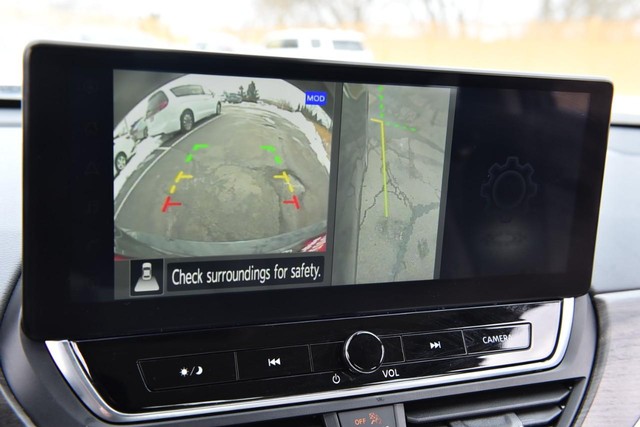 Nissan Altima Vehicle Image 14