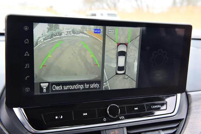 Nissan Altima Vehicle Image 16