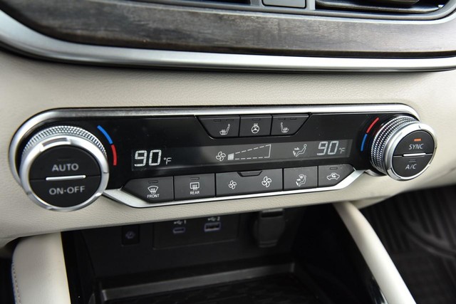 Nissan Altima Vehicle Image 18