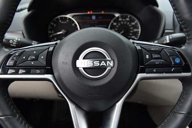 Nissan Altima Vehicle Image 21