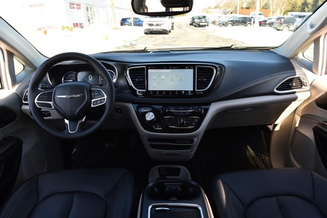 Chrysler Pacifica Vehicle Image 08