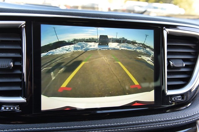 Chrysler Pacifica Vehicle Image 15