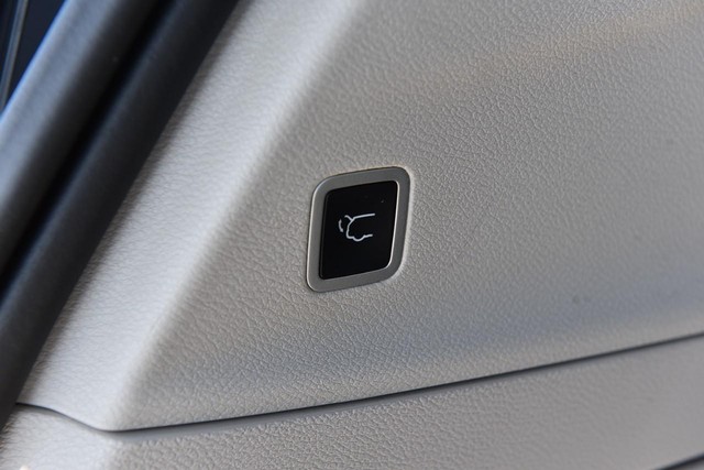 Chrysler Pacifica Vehicle Image 28