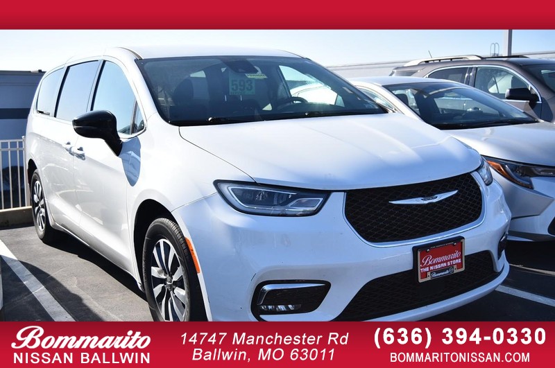 Chrysler Pacifica Vehicle Full-screen Gallery Image 01