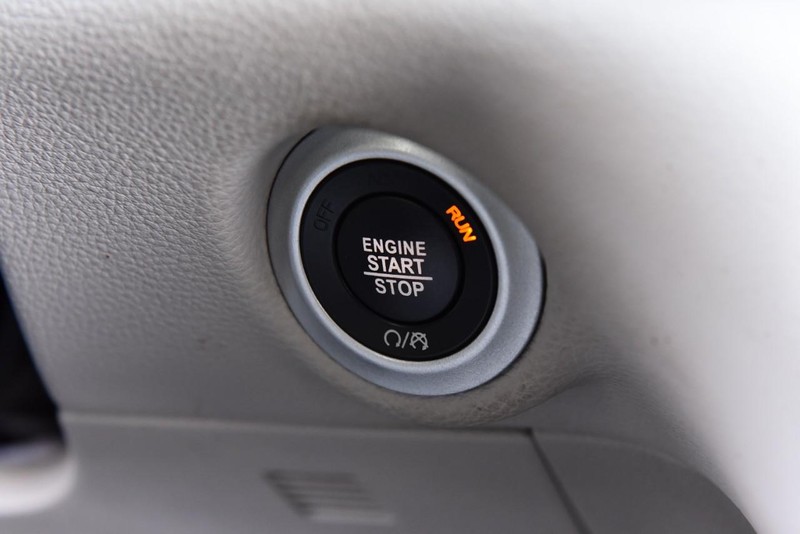 Chrysler Pacifica Vehicle Full-screen Gallery Image 19