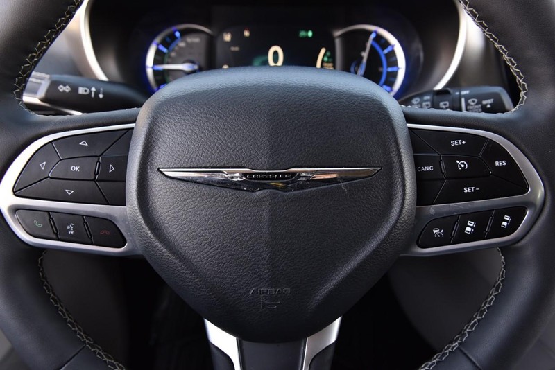 Chrysler Pacifica Vehicle Full-screen Gallery Image 20