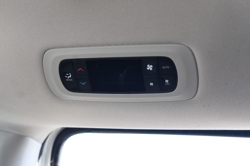 Chrysler Pacifica Vehicle Full-screen Gallery Image 24