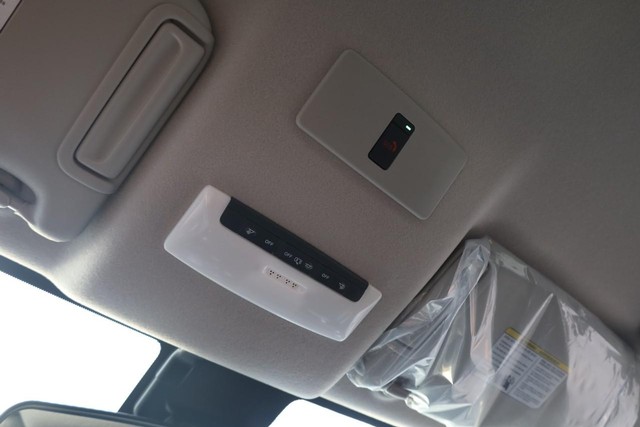 Nissan Versa Vehicle Image 16