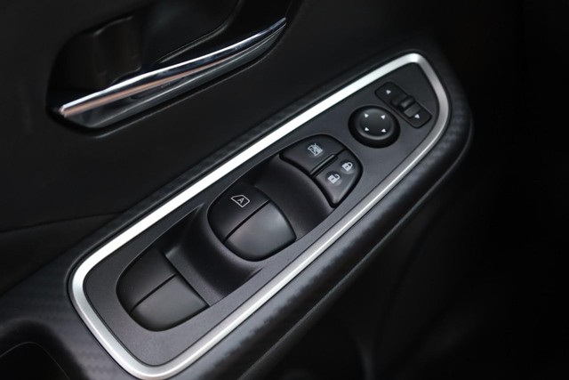 Nissan Versa Vehicle Image 17