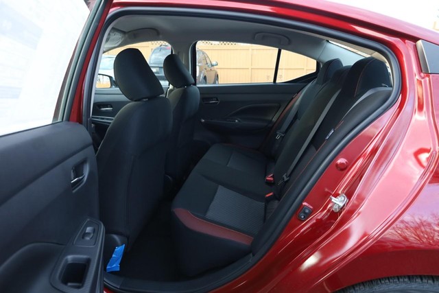 Nissan Versa Vehicle Image 19