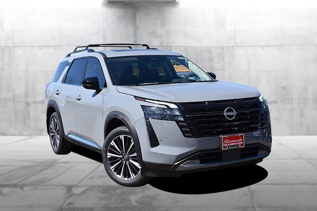 Nissan Pathfinder Vehicle Image 02