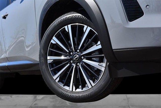 Nissan Pathfinder Vehicle Image 03