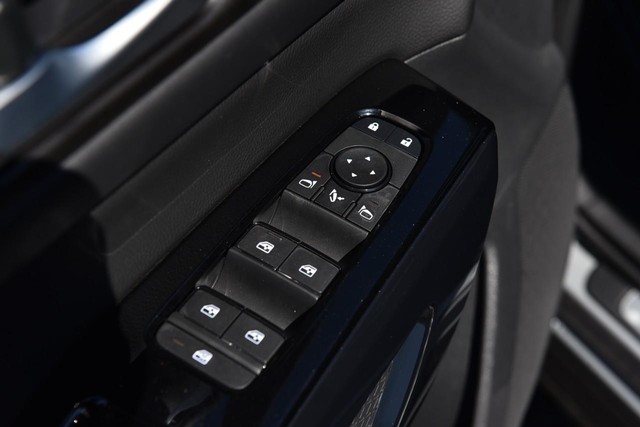 Nissan Pathfinder Vehicle Image 09