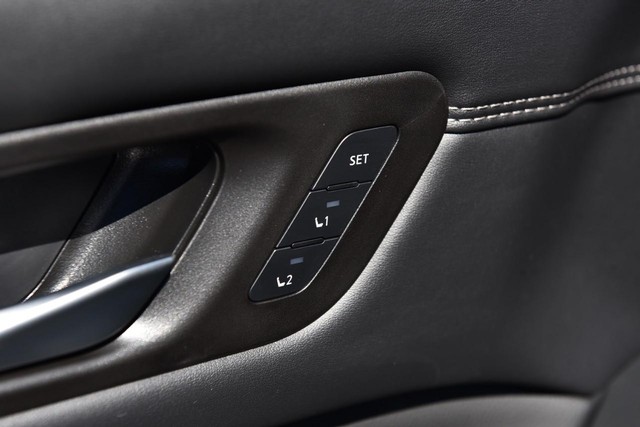 Nissan Pathfinder Vehicle Image 10